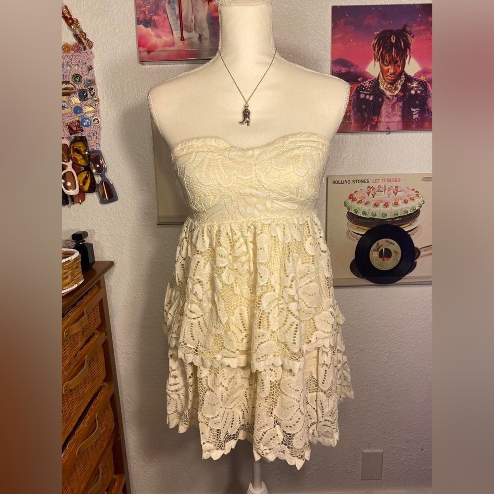 Elegant Maeve Cream Lace Strapless Dress